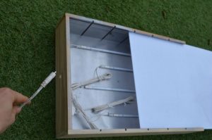 mesa de luz, diy, barata, fácil, portátil, con caja madera de vino